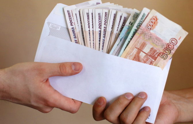 Соликамцам напоминают о последствиях получения зарплаты «в конвертах»